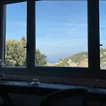 Casamore Privacy E Panorama Comodo A Tutti I Servizi Silenzioso Posto Auto E Box Per Auto Piccole E Moto, Si Accede Attraverso Scale