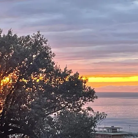 Apartamento Casamore Privacy E Panorama Comodo A Tutti I Servizi Silenzioso Posto Auto E Box Per Auto Piccole E Moto, Si Accede Attraverso Scale Recco