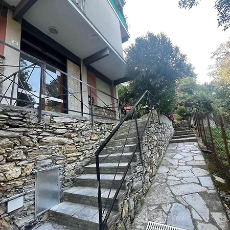 Casamore Privacy E Panorama Comodo A Tutti I Servizi Silenzioso Posto Auto E Box Per Auto Piccole E Moto, Si Accede Attraverso Scale