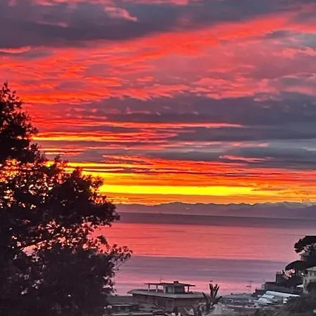 Casamore Privacy E Panorama Comodo A Tutti I Servizi Silenzioso Posto Auto E Box Per Auto Piccole E Moto, Si Accede Attraverso Scale * Recco