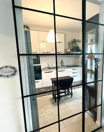 Casamore Privacy E Panorama Comodo A Tutti I Servizi Silenzioso Posto Auto E Box Per Auto Piccole E Moto, Si Accede Attraverso Scale Apartment