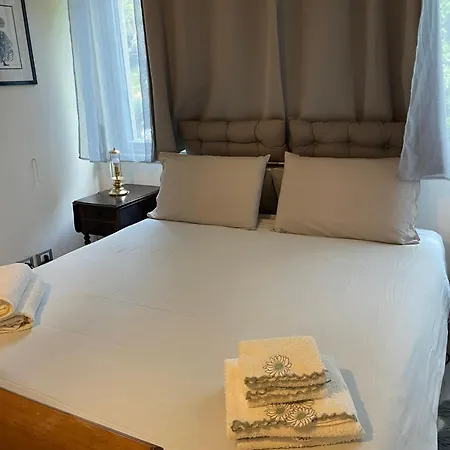 Casamore Privacy E Panorama Comodo A Tutti I Servizi Silenzioso Posto Auto E Box Per Auto Piccole E Moto, Si Accede Attraverso Scale Apartment