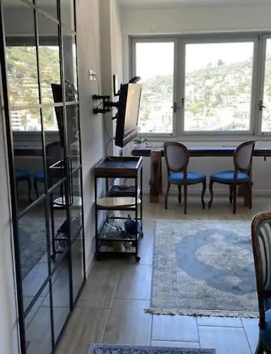 Casamore Privacy E Panorama Comodo A Tutti I Servizi Silenzioso Posto Auto E Box Per Auto Piccole E Moto, Si Accede Attraverso Scale