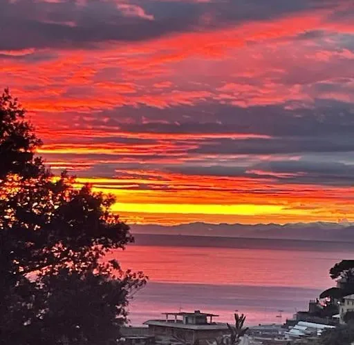 Casamore Privacy E Panorama Comodo A Tutti I Servizi Silenzioso Posto Auto E Box Per Auto Piccole E Moto, Si Accede Attraverso Scale * Recco