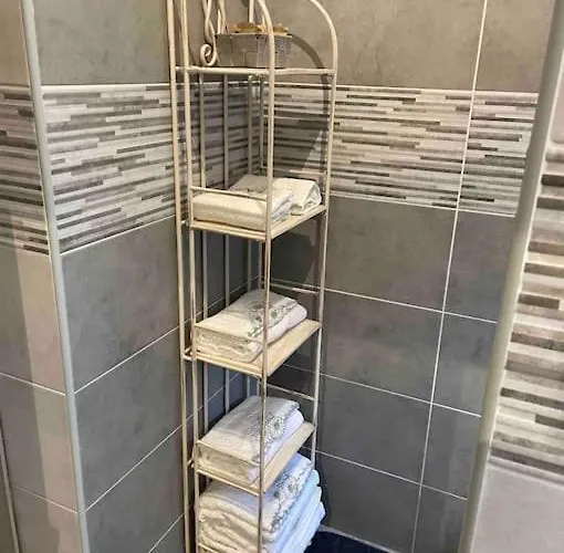 Lägenhet Casamore Privacy E Panorama Comodo A Tutti I Servizi Silenzioso Posto Auto E Box Per Auto Piccole E Moto, Si Accede Attraverso Scale Recco