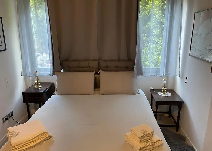 Casamore Privacy E Panorama Comodo A Tutti I Servizi Silenzioso Posto Auto E Box Per Auto Piccole E Moto, Si Accede Attraverso Scale