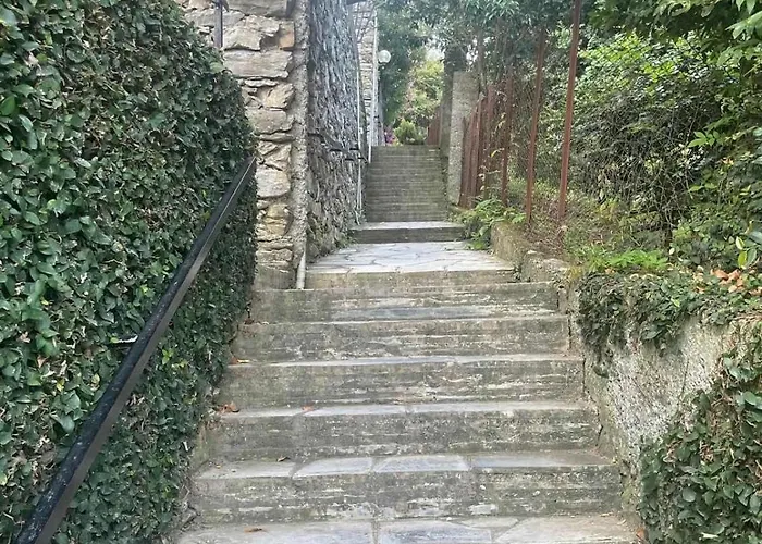 Casamore Privacy E Panorama Comodo A Tutti I Servizi Silenzioso Posto Auto E Box Per Auto Piccole E Moto, Si Accede Attraverso Scale Recco